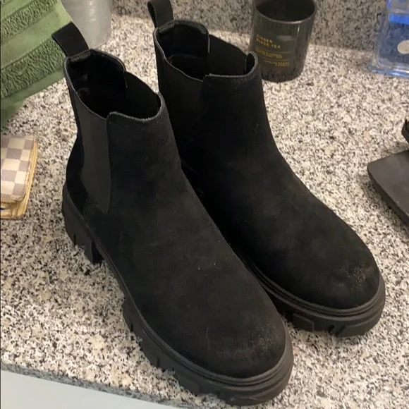 Urban Outfitters | Shoes | Uo Black Suede Chelsea Boots  display picture 3